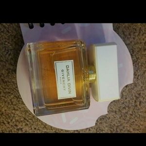Givenchy Dahlia divin fragrance